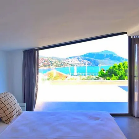 3 Bedroom 3124 *
