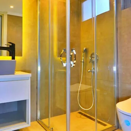3 Bedroom 3124 *